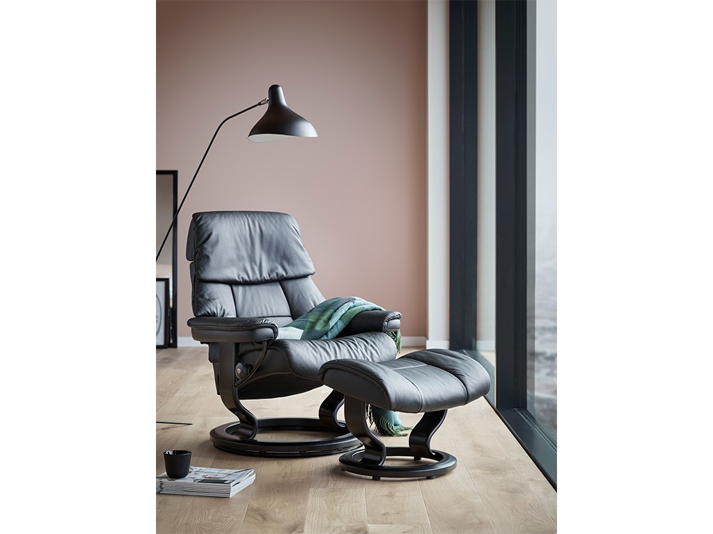Erlebe den limitierten Stressless® Ruby Relaxsessel: exklusives Design, ergonomischer Komfort & individuelle Anpassung. Jetzt im Einrichtungszentrum Konken testen!
